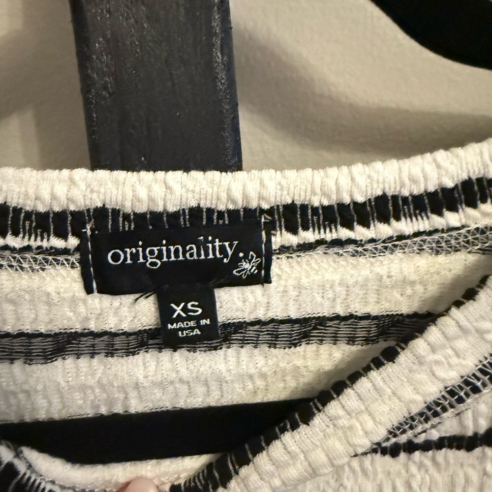 Originality Crop Long Sleeve Top - Picture 4 of 5
